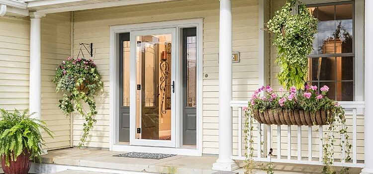 screen door installation in Fort Lauderdale